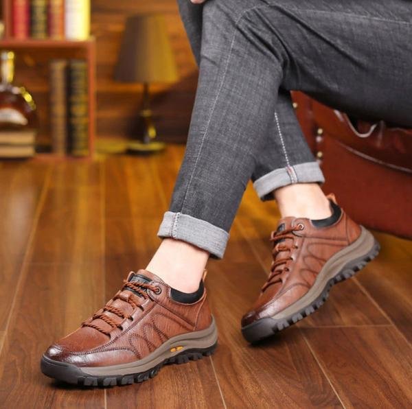 Men's comfortable casual shoes designed for everyday active wear, featuring anti-slip sole.