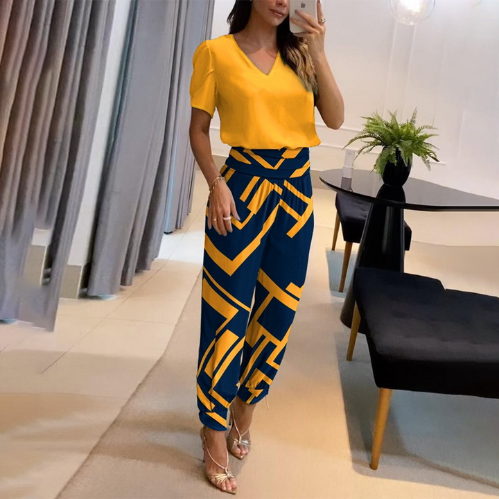 Summer-ready women's printed V-neck wide-leg jumpsuit with a chic tie waist for casual fashion.