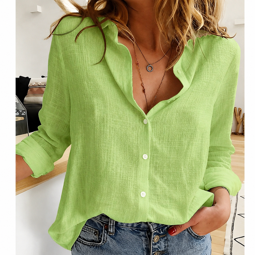 Modern relaxed fit long sleeve women's shirt. Stylish button-up blouse, perfect for versatile everyday fashion.