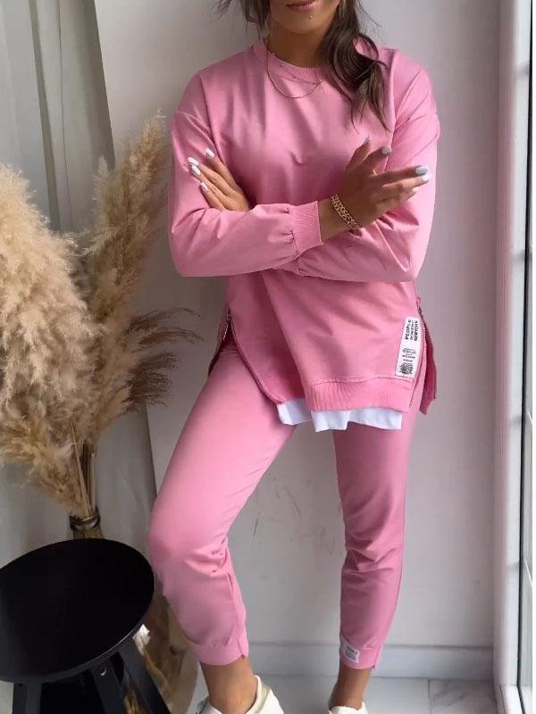 Soft women's loungewear set, a comfortable two-piece featuring a long-sleeve sweatshirt & matching pants.