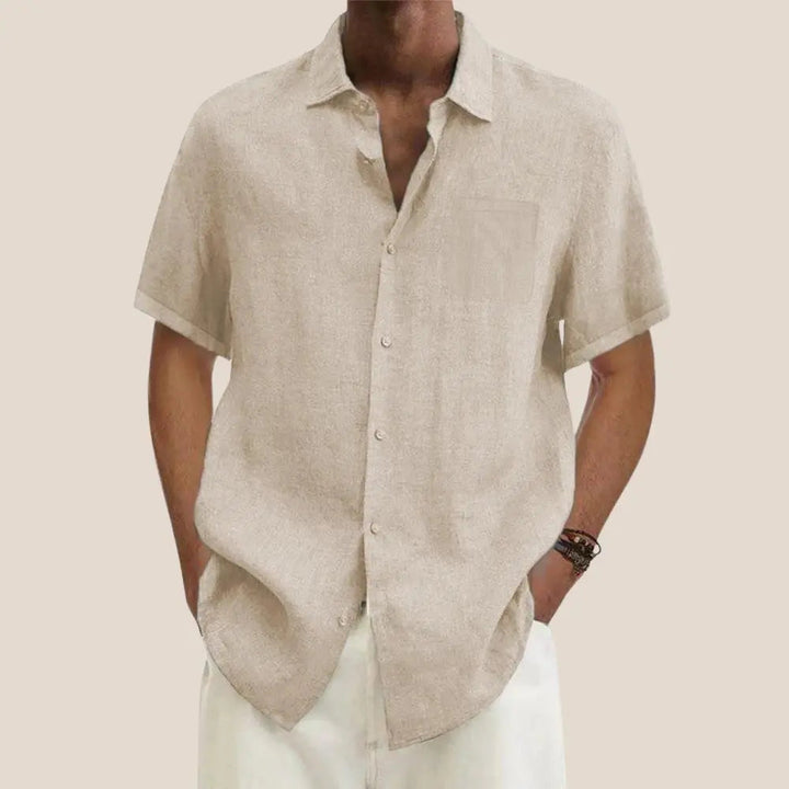 Stylish men's short sleeve linen shirt, classic collar, perfect for a relaxed summer look.