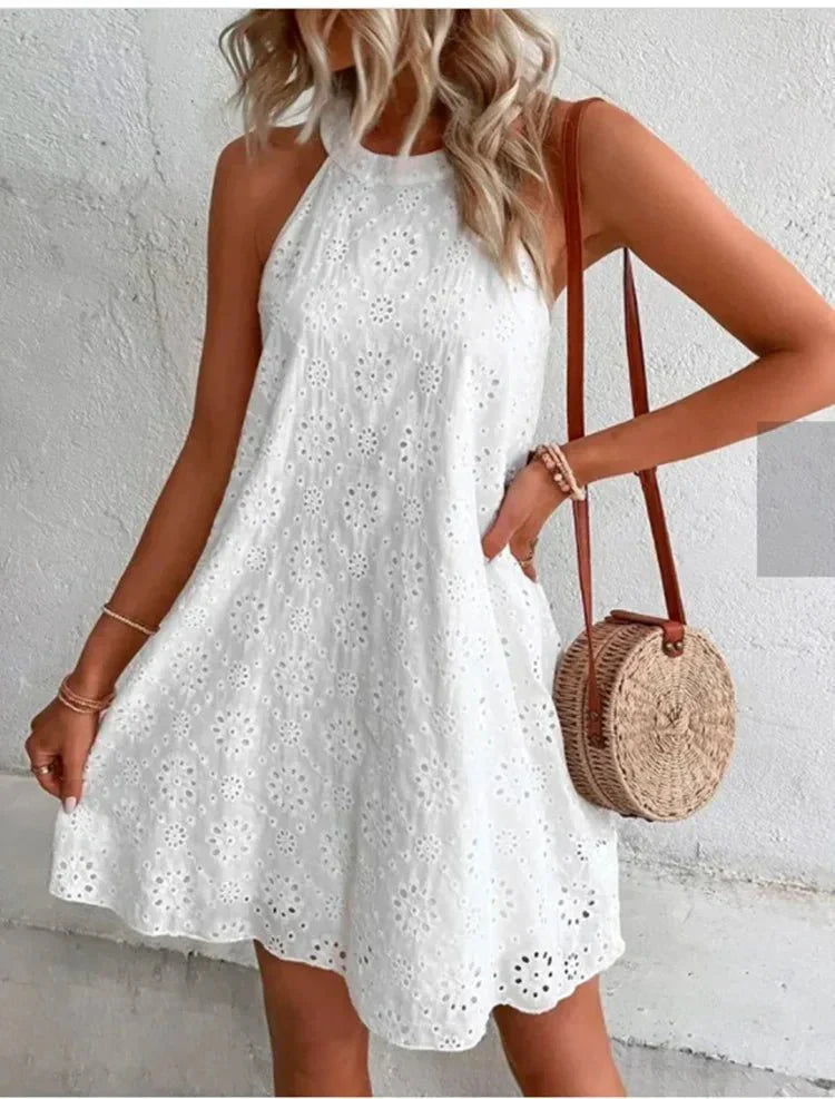 Comfortable women's sleeveless mini dress, ideal for casual and chic everyday summer style.