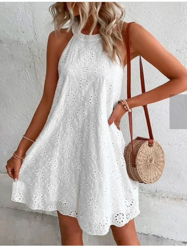 Comfortable women's sleeveless mini dress, ideal for casual and chic everyday summer style.