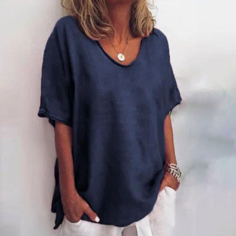 Fashionable women's casual chic top, a loose blouse perfect for stylish comfort and versatile wear.