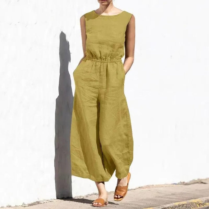 Chic wide-leg women's jumpsuit, ideal for a relaxed everyday outfit and comfortable wear.