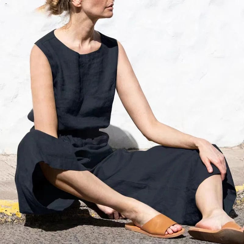 Comfortable women's wide-leg jumpsuit, an effortless everyday outfit with a relaxed and chic style.