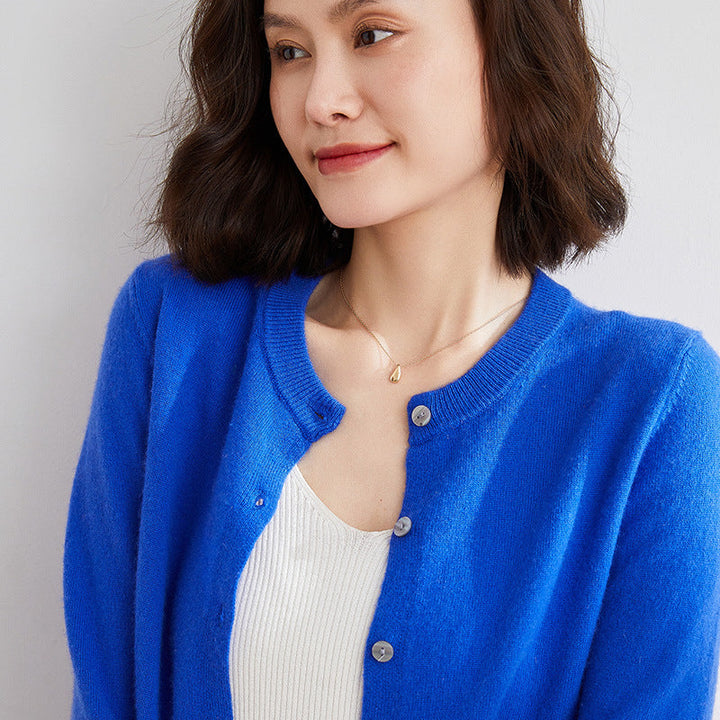 Cozy women's patterned cardigan for fall/winter. Soft long-sleeve, elegant and comfortable.