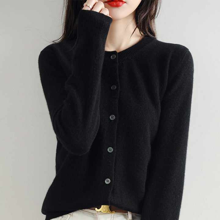 Warm & cozy women's cardigan with elegant pattern design. Stylish long-sleeve comfort.