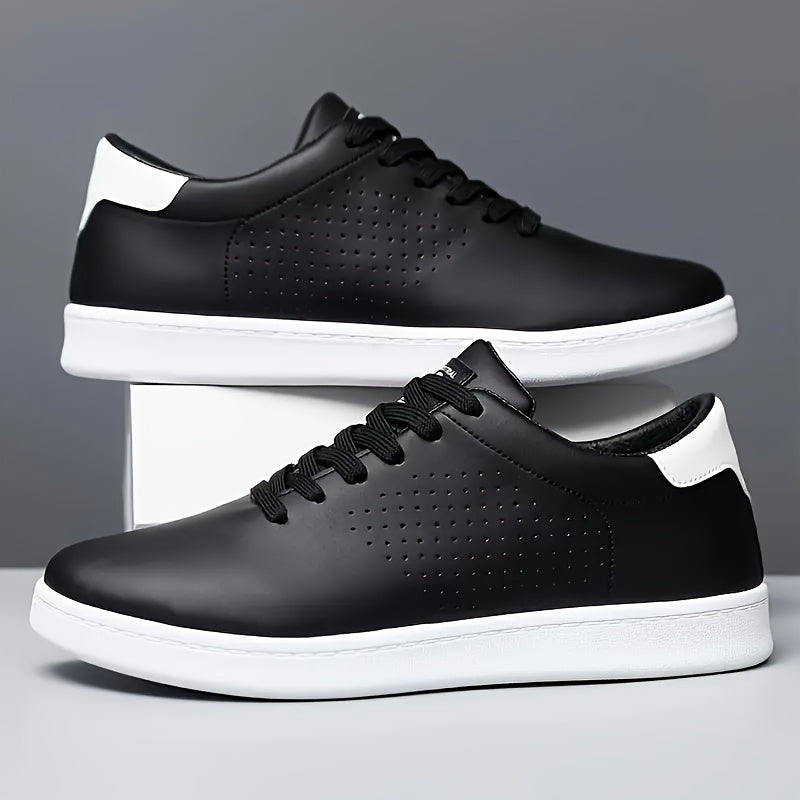 Stylish black low-top trainers for men, a clean and classic casual shoe, ideal for everyday comfort.