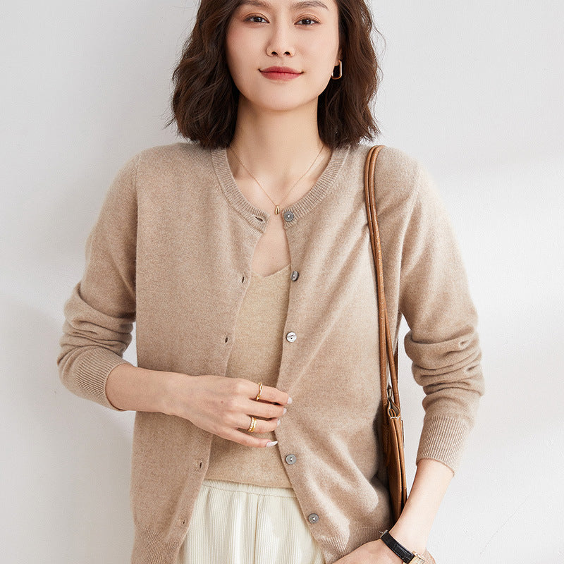 Women's patterned long-sleeve cardigan. Cozy and elegant for versatile fall/winter fashion.