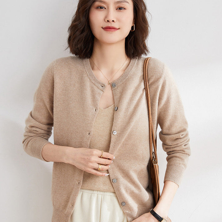 Women's patterned long-sleeve cardigan. Cozy and elegant for versatile fall/winter fashion.