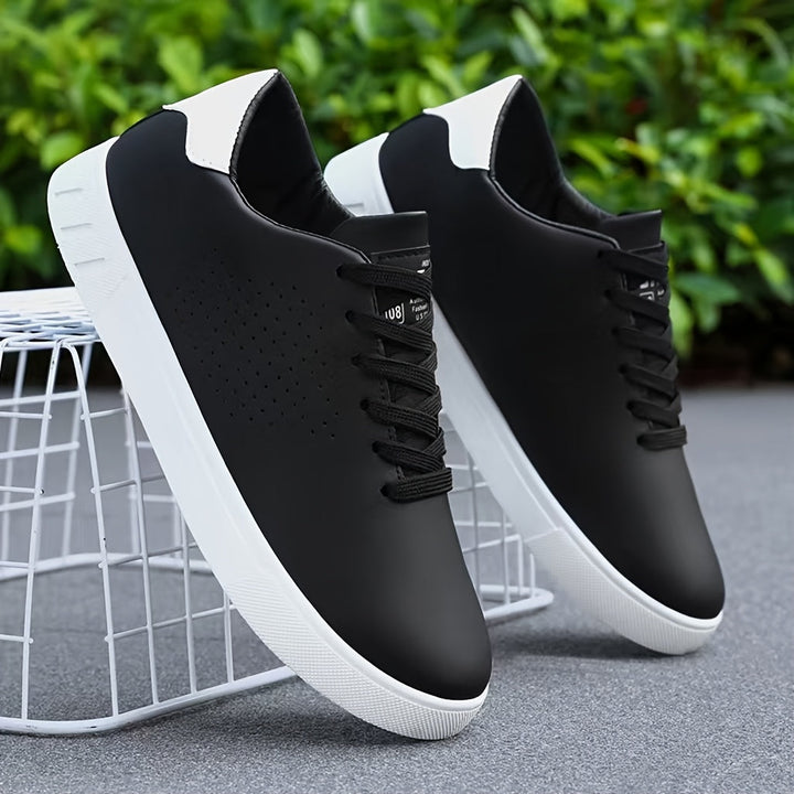 Clean white men's casual low-top shoes, comfortable and versatile sneakers for everyday fashion.