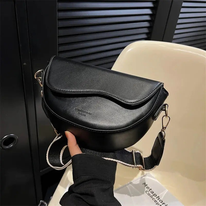 Stylish women's shoulder bag, an elegant daily essential & luxurious accessory for chic fashion.