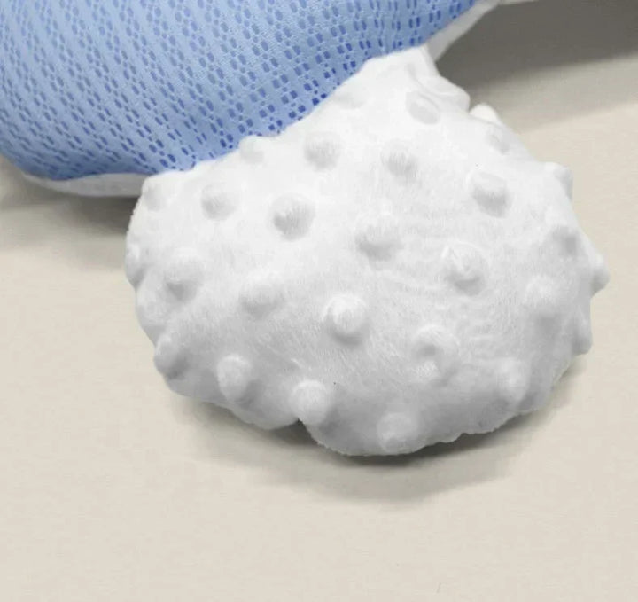 Safe baby nest providing a cozy & supported sleep environment for newborns. Essential baby bedding.