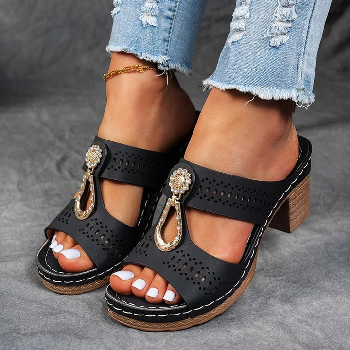 Women's walking sandals with orthopedic arch support, ensuring comfortable daily wear, pain relief, and chic style.