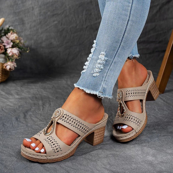 Comfortable women's orthopedic sandals with arch support, ideal for daily wear, walking, and pain relief.