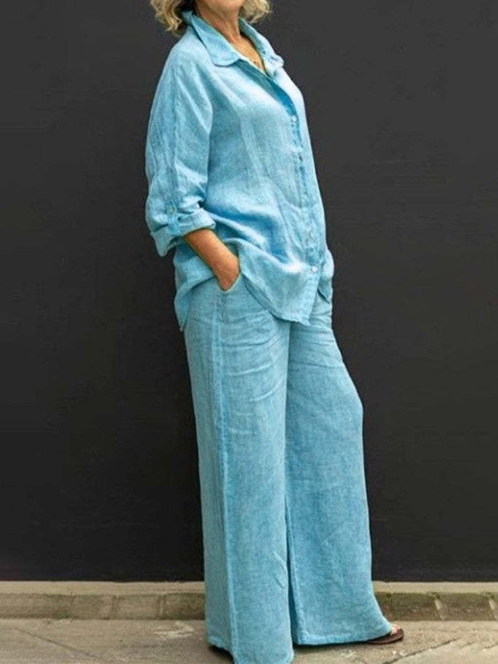 Stylish ladies' summer suit, perfect for a chic and comfortable look. Ideal elegant office wear or casual set.