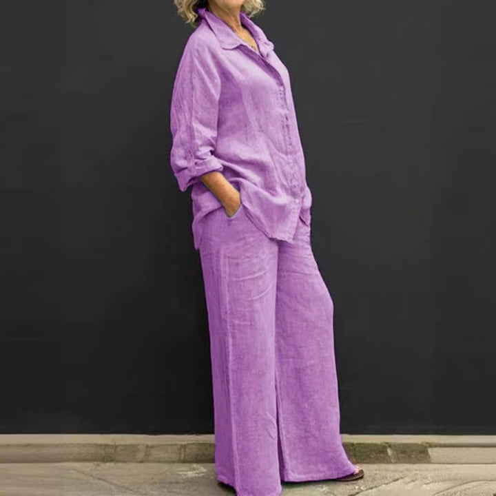 Chic women's summer casual suit, two-piece set for effortless style. Perfect for modern ladies' fashion.