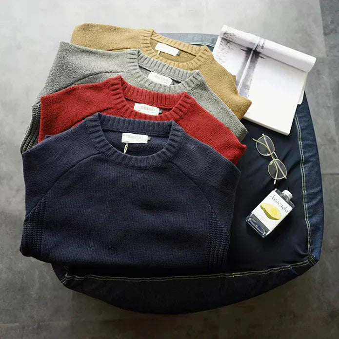 Versatile men's alpine knit sweater, ideal for casual comfort and warmth in winter fashion.