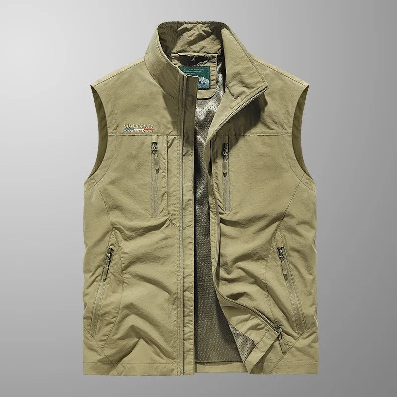 Versatile men's breathable outdoor vest. Lightweight activewear cargo vest, ideal for hiking, fishing & travel.