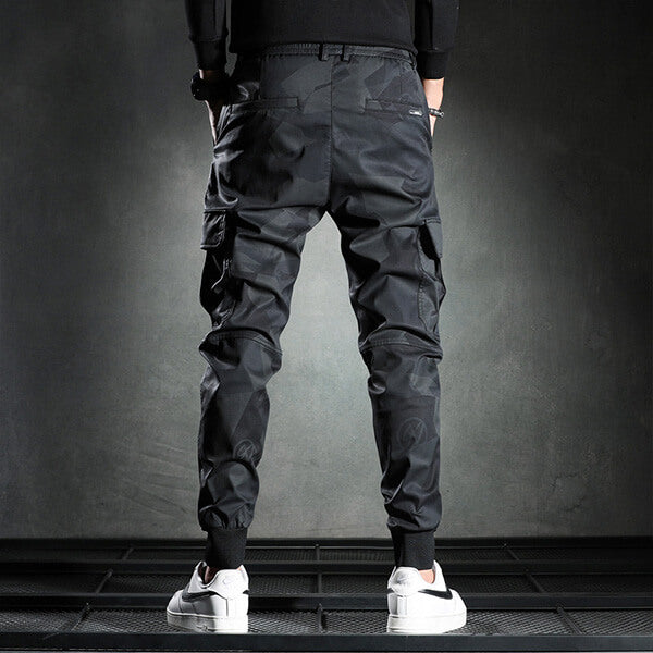 Men's camouflage cargo pants in a relaxed fit, perfect for everyday casual style & streetwear. Comfortable utility pants.
