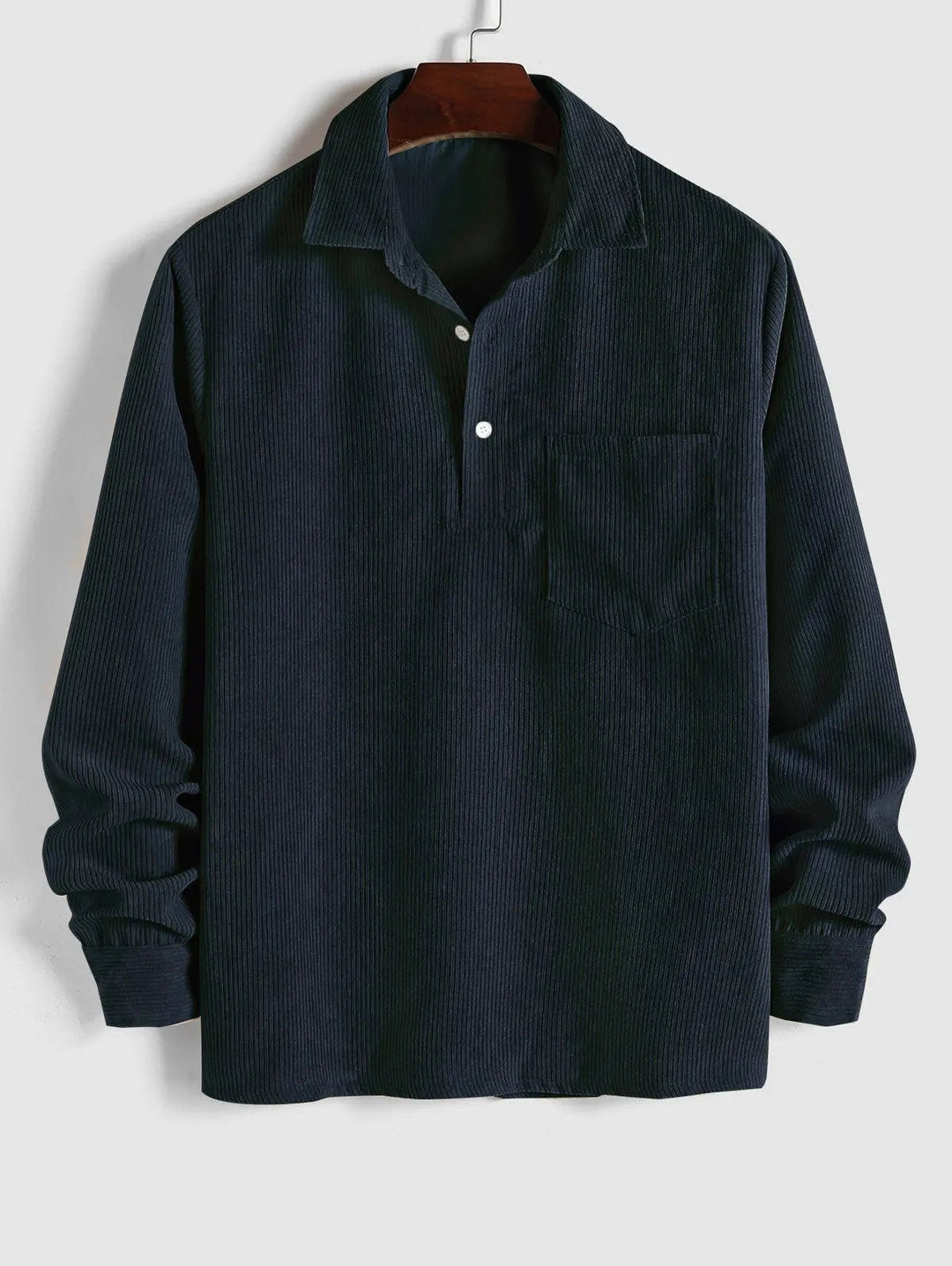 Men's casual camp collar shirt with a functional chest pocket, ideal for relaxed summer and everyday wear.
