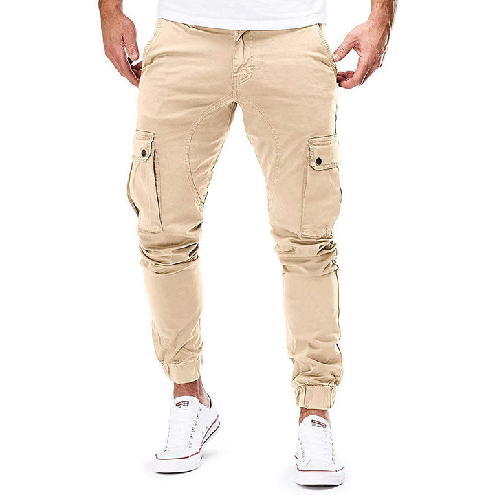 Men's rugged cargo trousers in a natural setting, highlighting durable fabric & comfort for outdoor activities.
