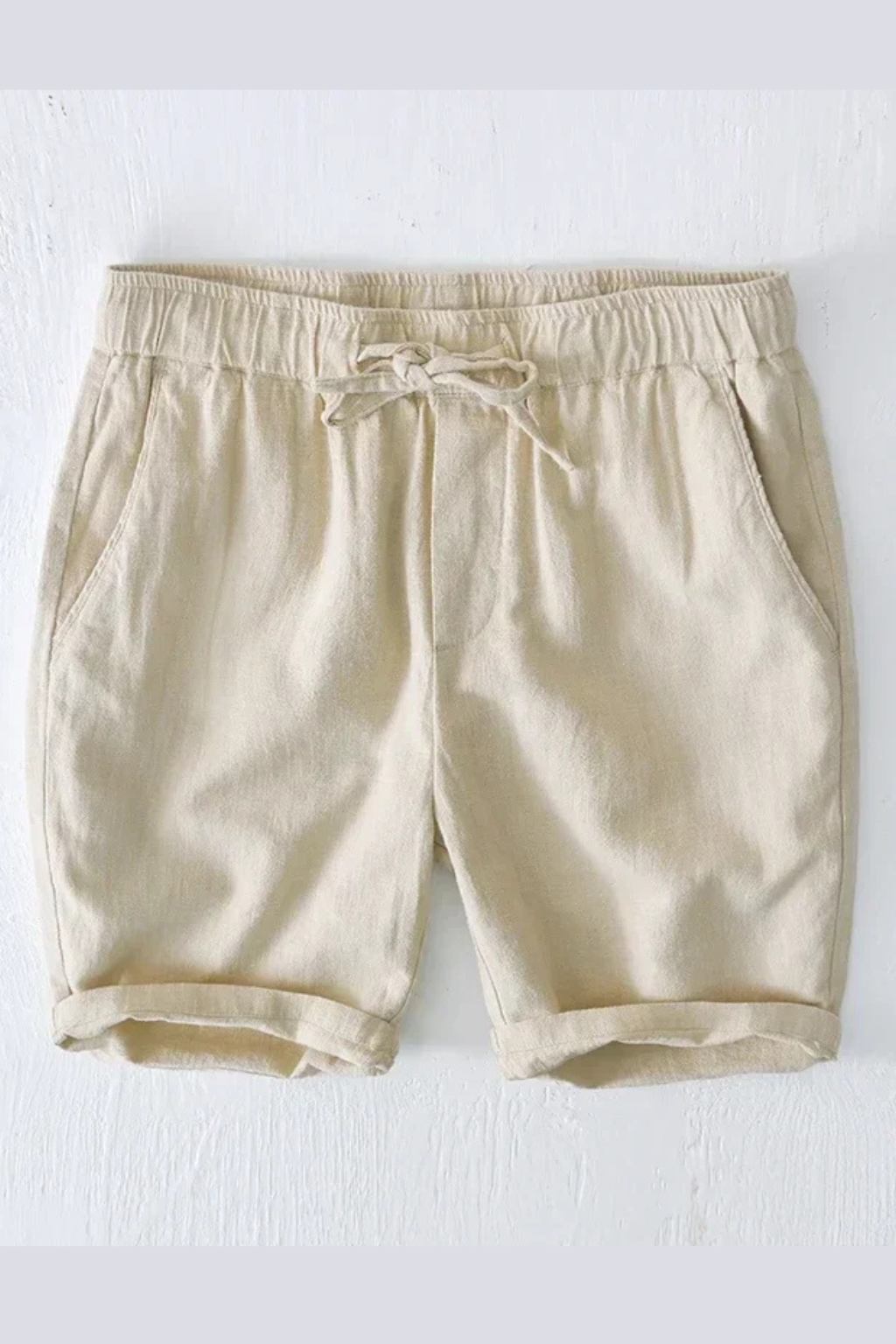 Comfortable men's summer shorts featuring an elastic waist, drawstring, and knee-length design.