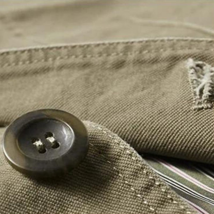 Stylish men's lightweight blazer with a tailored fit, great for versatile smart-casual everyday wear.