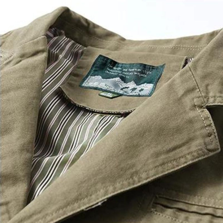 Men's lightweight casual blazer with tailored fit, ideal for smart-casual spring & autumn fashion.