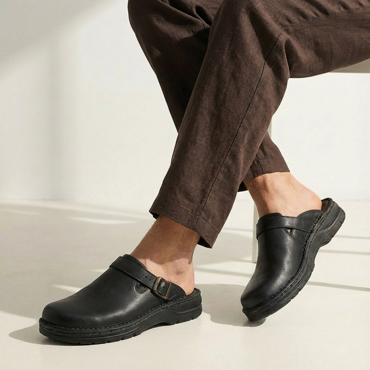 Stylish men's slip-on clogs, a casual mule design with an adjustable buckle. Comfortable and versatile footwear.