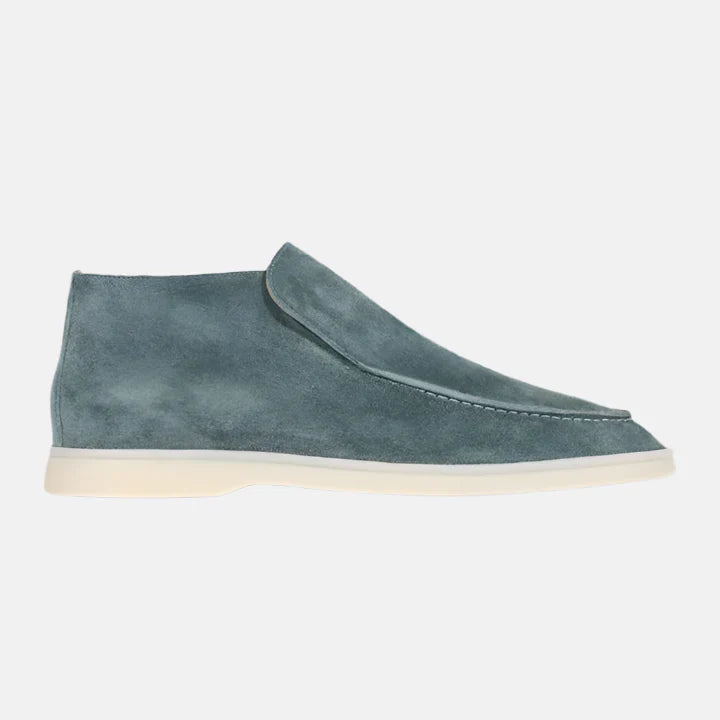 Classic men's slip-on casual shoes, offering effortless style and comfort for daily fashion.