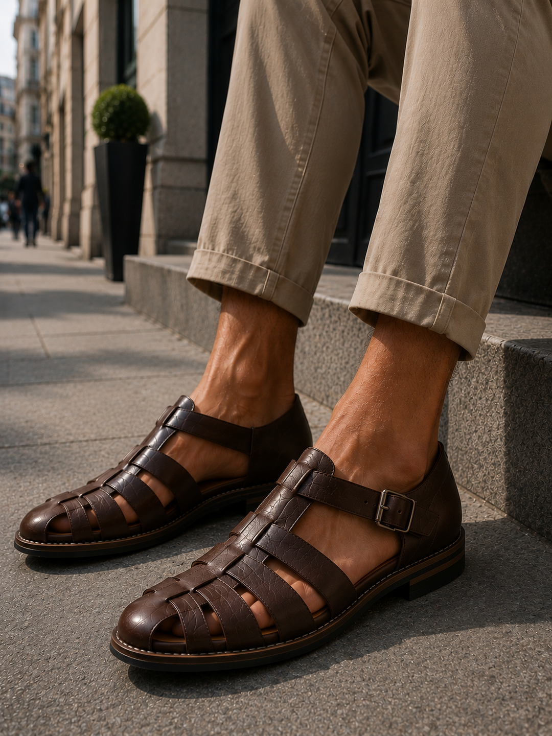 Men's summer closed-toe fisherman sandals, casual yet durable with adjustable buckle strap.