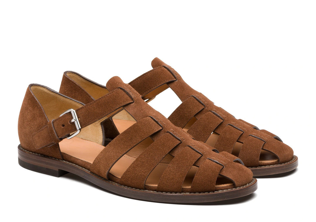 Adjustable men's summer sandals with a protective closed toe, offering comfort for warm weather adventures.