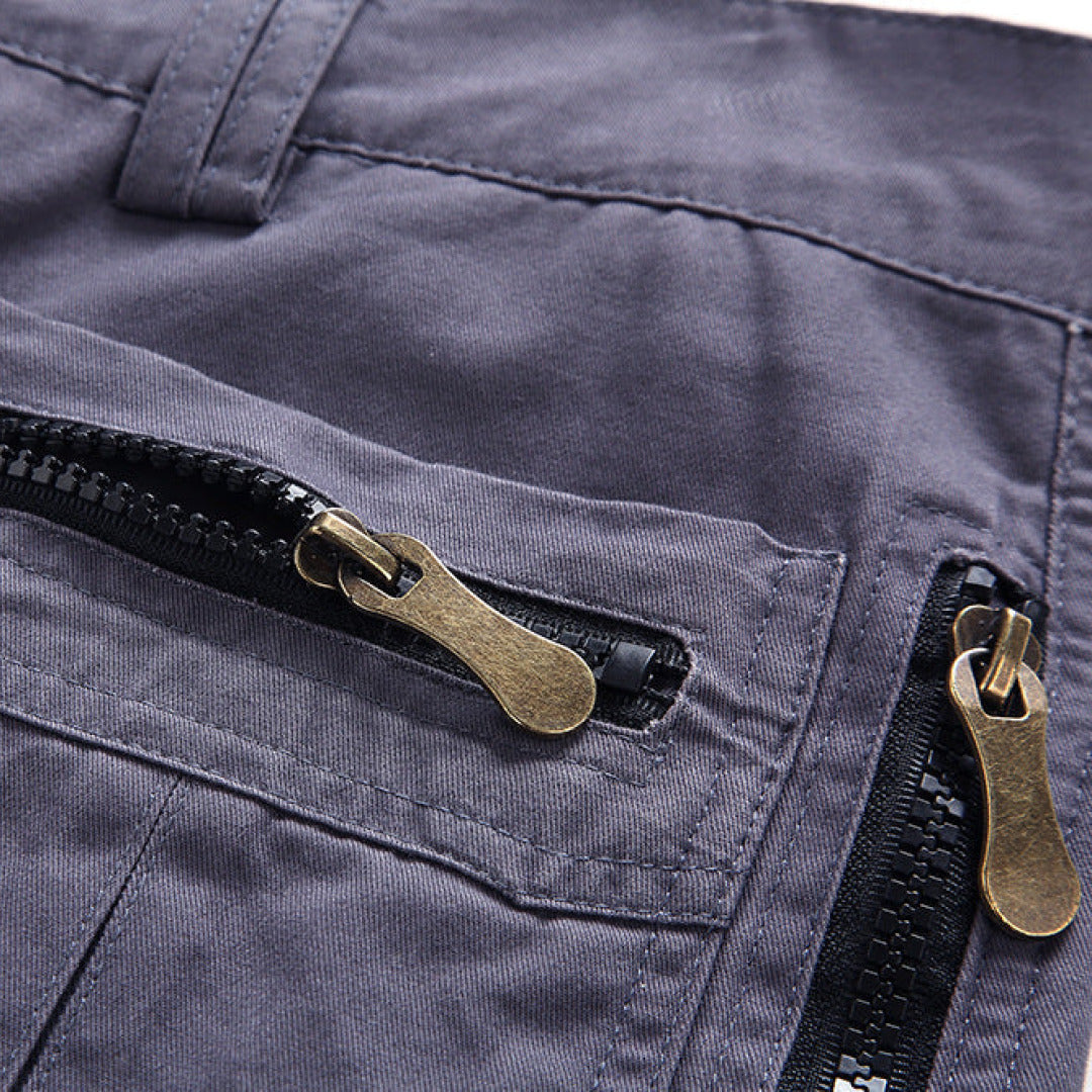 Adjustable waist men's durable tactical cargo shorts, ensuring a comfortable, secure fit.