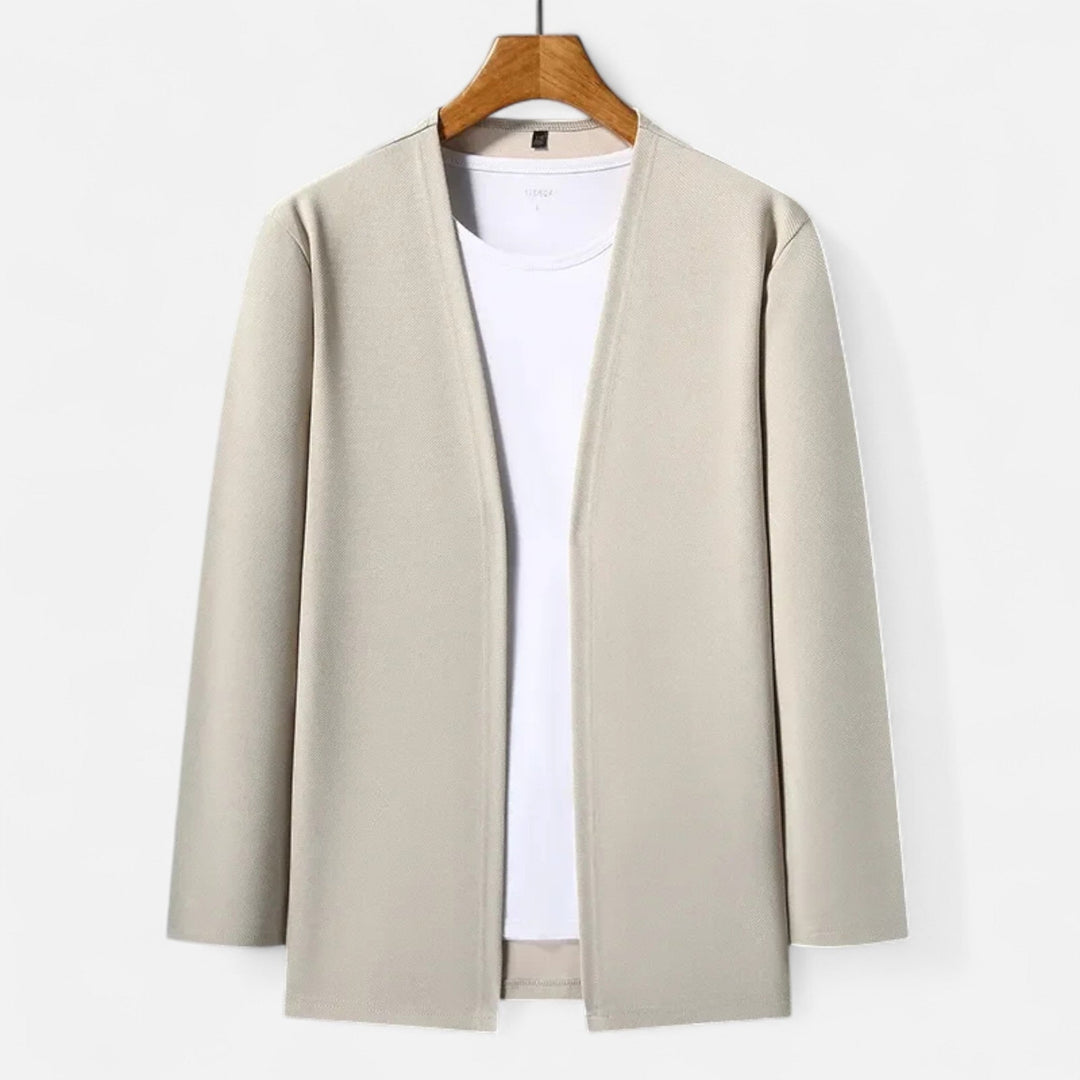 Refined men's long-sleeve cardigan cloak, an elegant and sophisticated piece for versatile fashion.