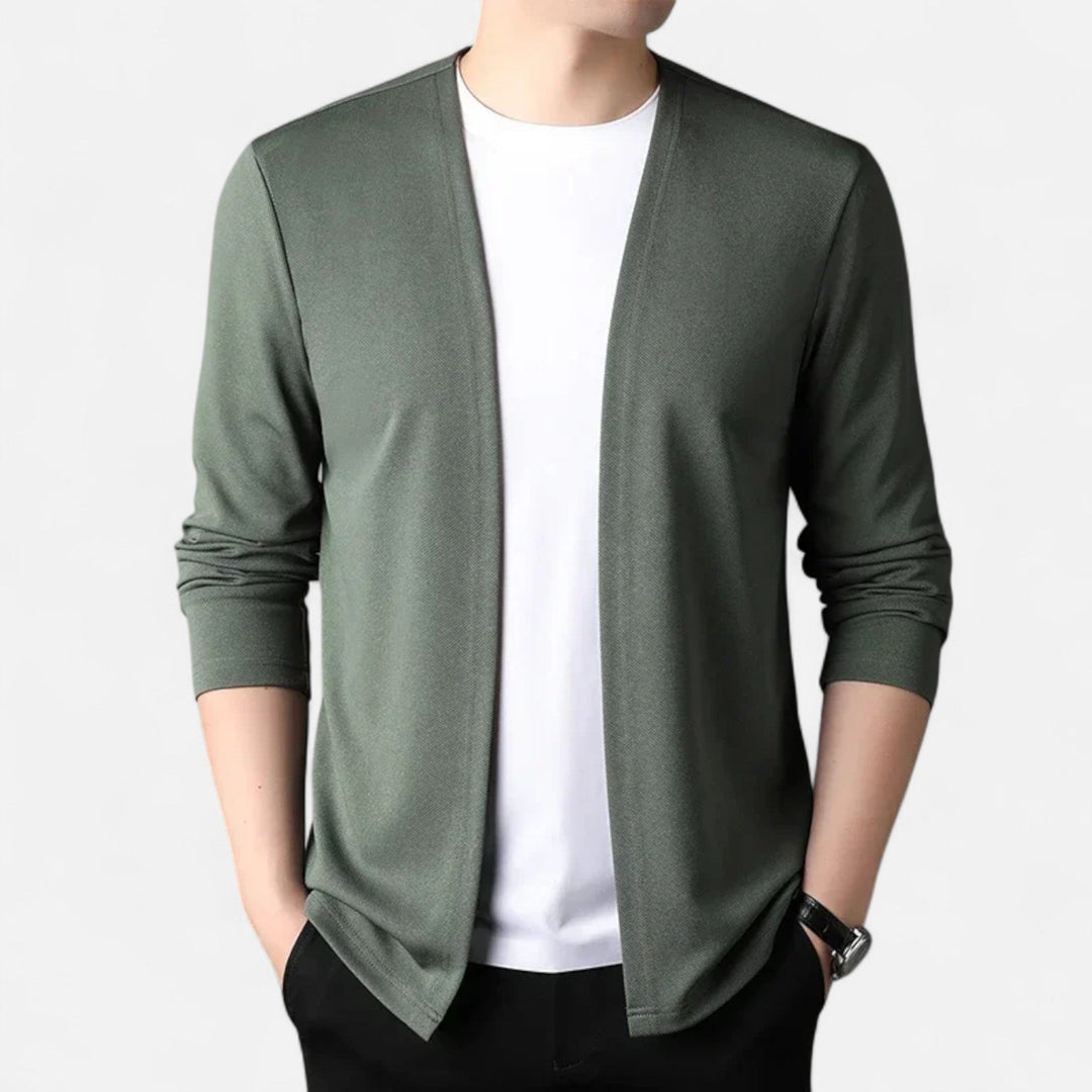 Modern men's long-sleeve cardigan cloak, sophisticated and comfortable for contemporary elegant style.