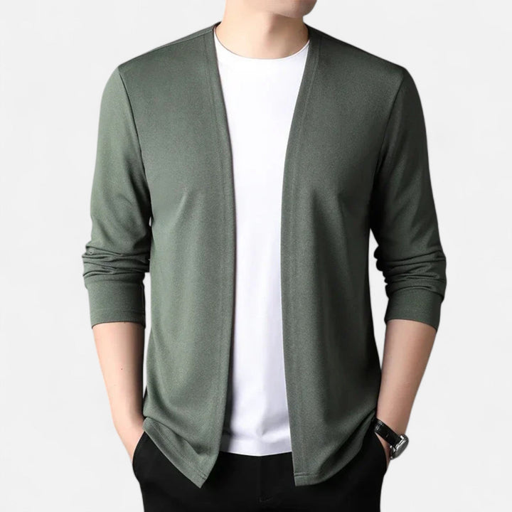 Modern men's long-sleeve cardigan cloak, sophisticated and comfortable for contemporary elegant style.