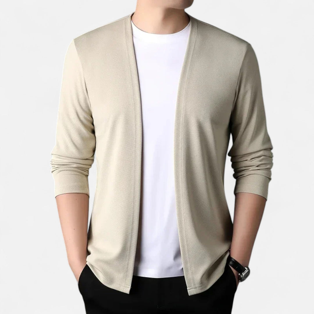Chic men's long-sleeve cardigan cloak, refined outerwear for an elegant and versatile fashion statement.