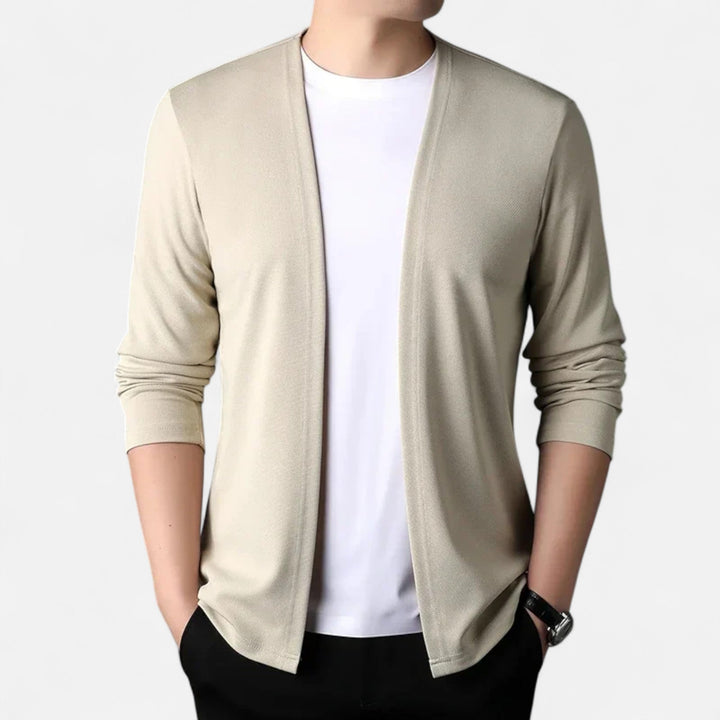 Chic men's long-sleeve cardigan cloak, refined outerwear for an elegant and versatile fashion statement.