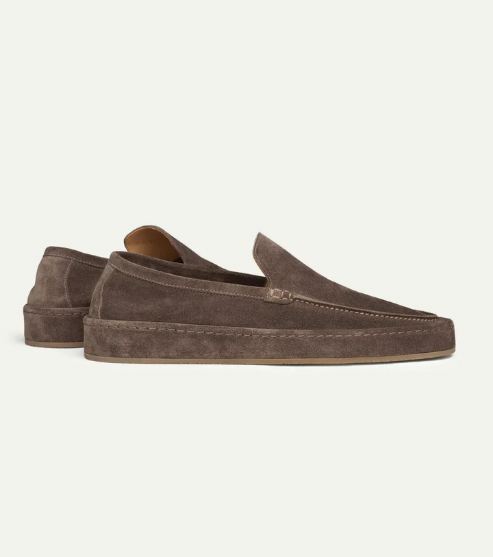 Elegant men's loafers in a sleek design, comfortable slip-on shoes for smart casual events.