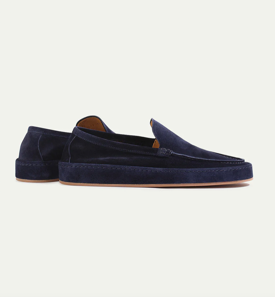 Men's versatile loafers, combining dress shoe elegance with comfortable casual wear.