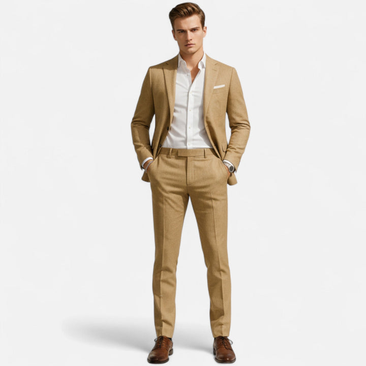Lightweight men's comfort-fit casual suit, ideal for smart casual summer events & warm-weather fashion.