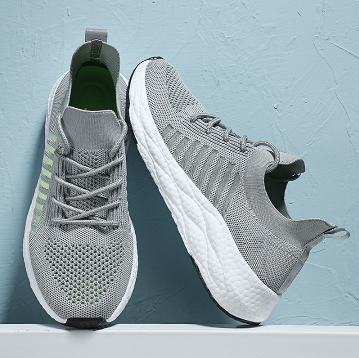 Breathable men's sneakers. Lightweight athletic footwear with cushioning, ideal for active lifestyles.