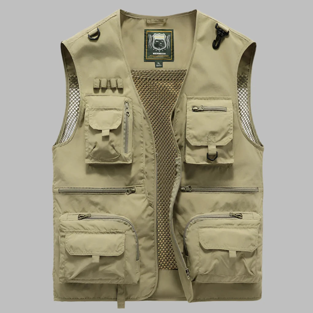 Breathable men's summer vest, lightweight with multi-pockets, ideal for casual outdoor wear.