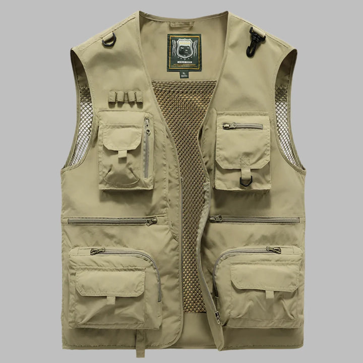 Breathable men's summer vest, lightweight with multi-pockets, ideal for casual outdoor wear.