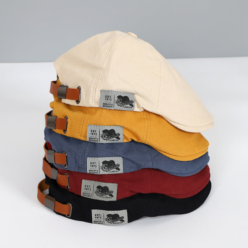 Men's adjustable beret, designed for everyday elegance. A sophisticated fashion accessory for any outfit.