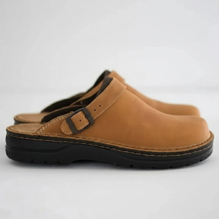 Casual men's slip-on clogs, easy wear comfort shoes with ergonomic design.