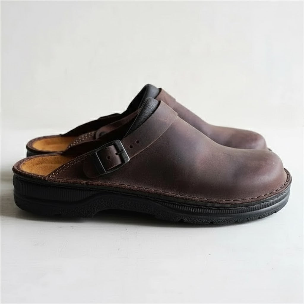 Versatile men's casual clogs, slip-on style with orthopaedic arch support for comfort.