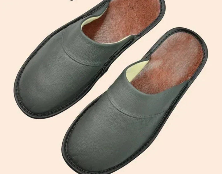 Casual men's indoor slippers with non-slip sole, providing orthopedic comfort & arch pain relief.
